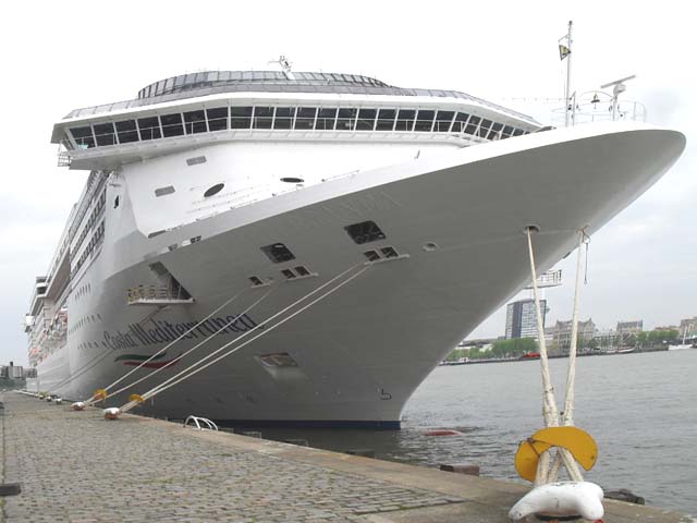 Cruiseschip ms Costa Mediterranea van Costa Crociere aan de Cruise Terminal Rotterdam
